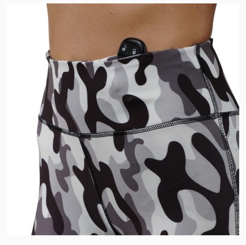 Camouflage Yoga leggings  V shaped back - Picture 4 of 6